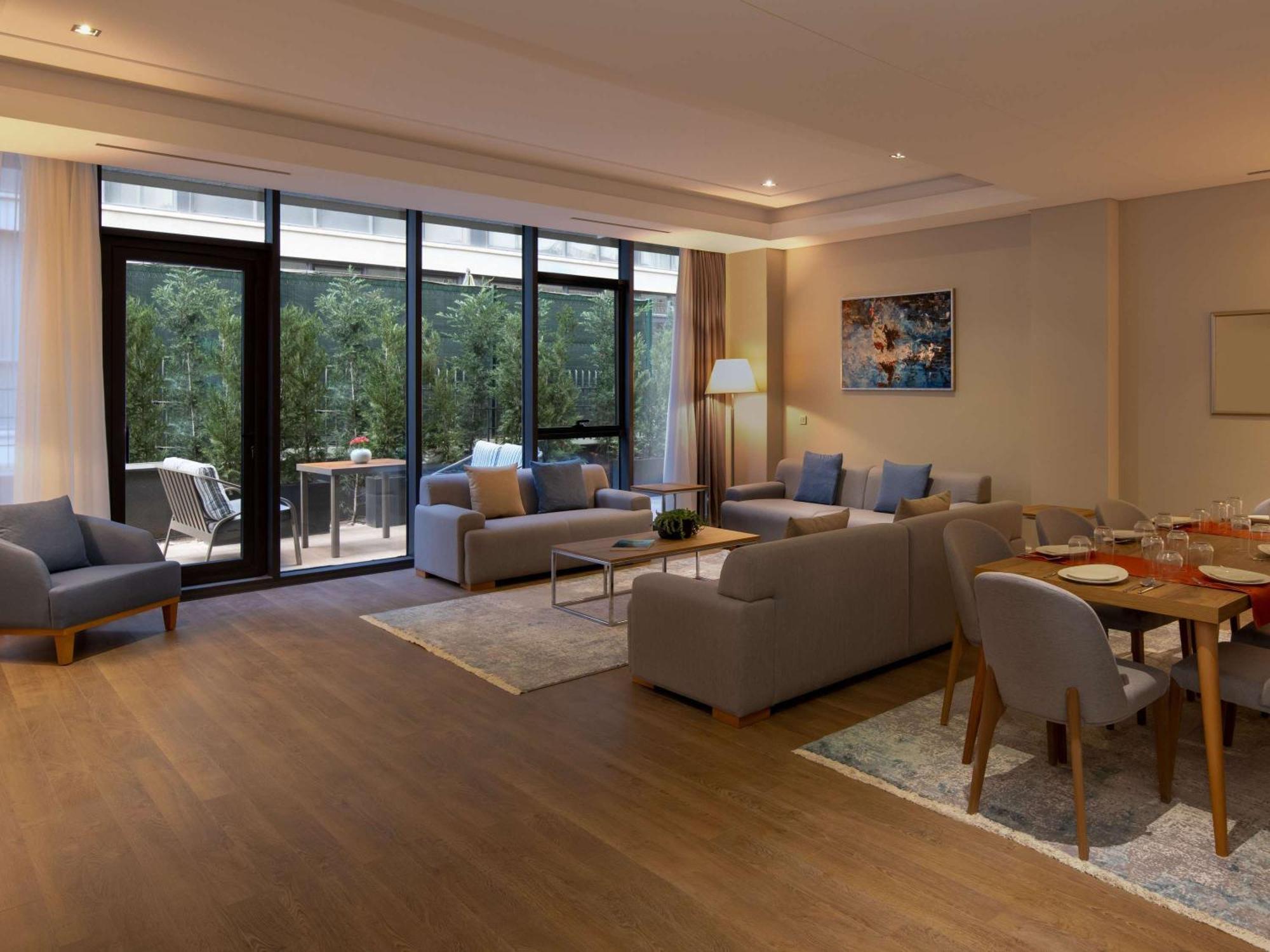 Movenpick Living Otel 5*