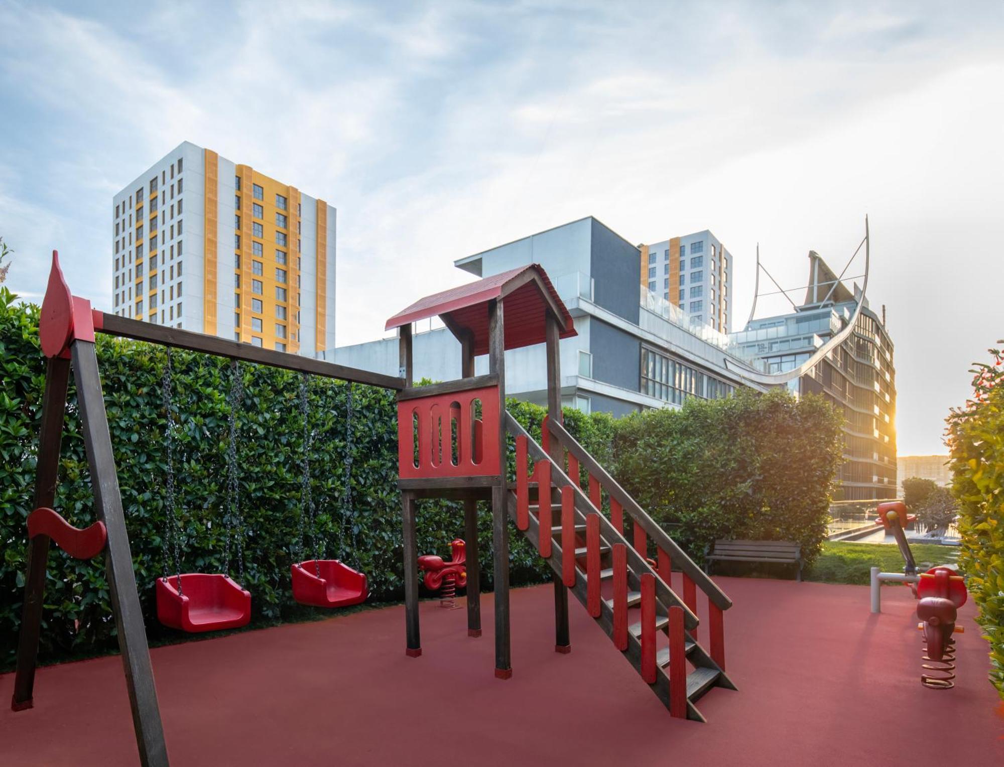 Movenpick Living 5*