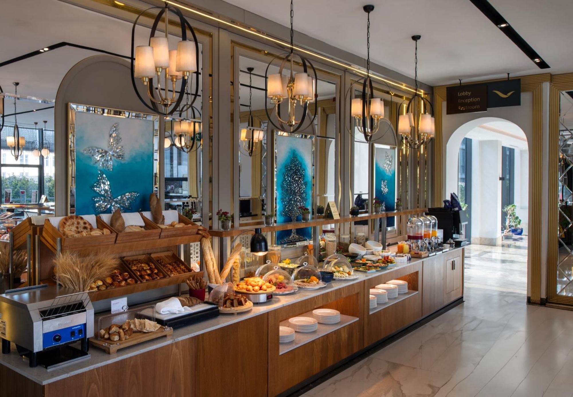 Movenpick Living 5*