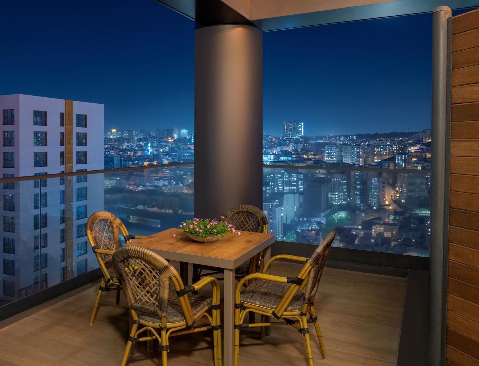 Movenpick Living Otel 5*