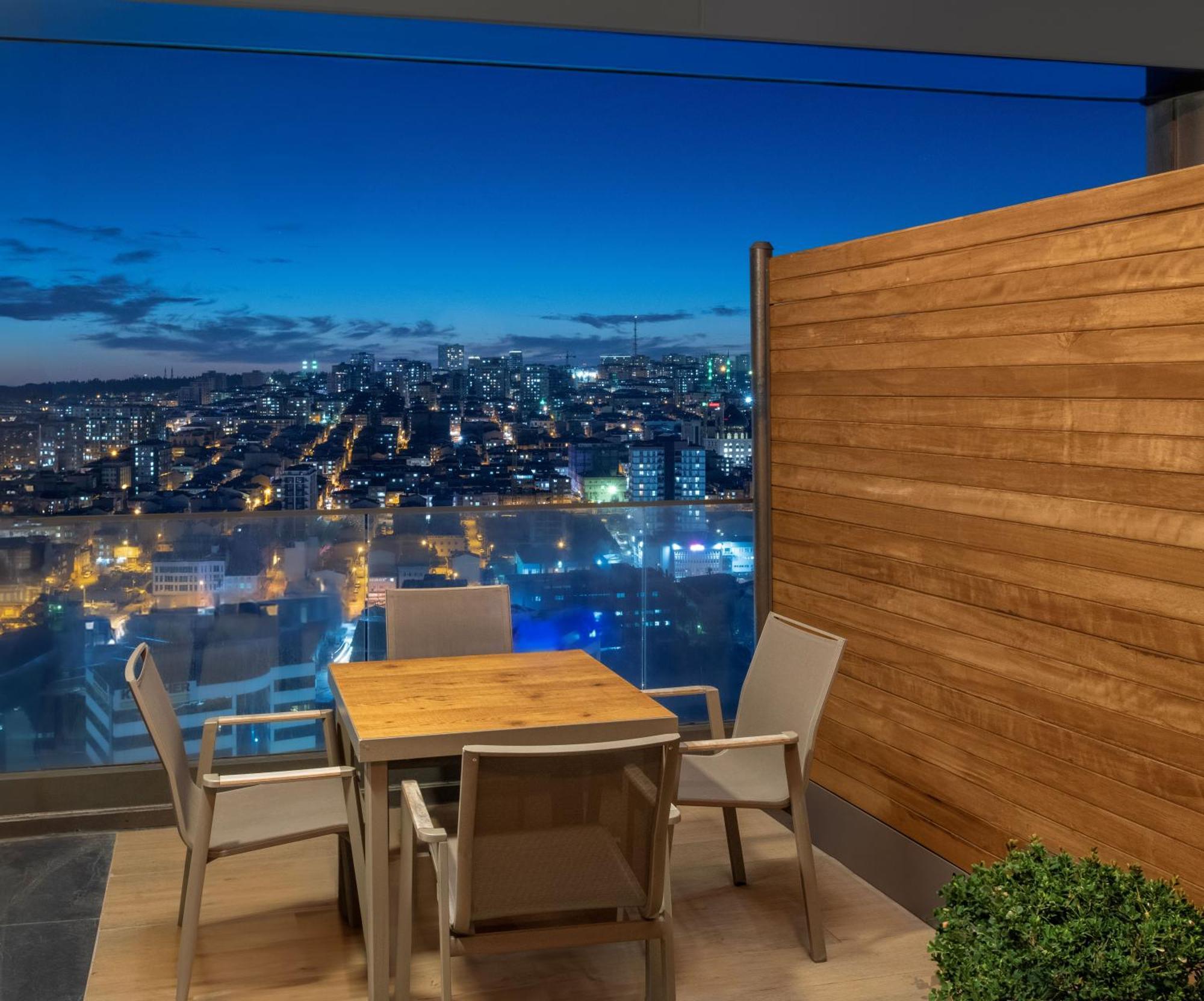 Otel Movenpick Living 5*