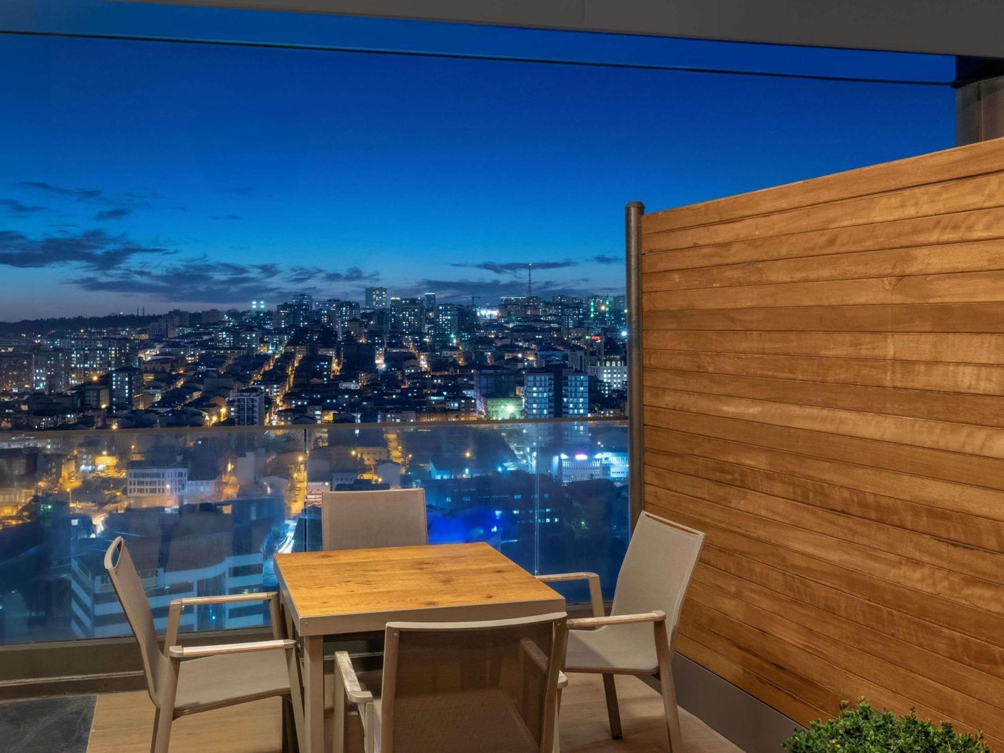 Movenpick Living 5*