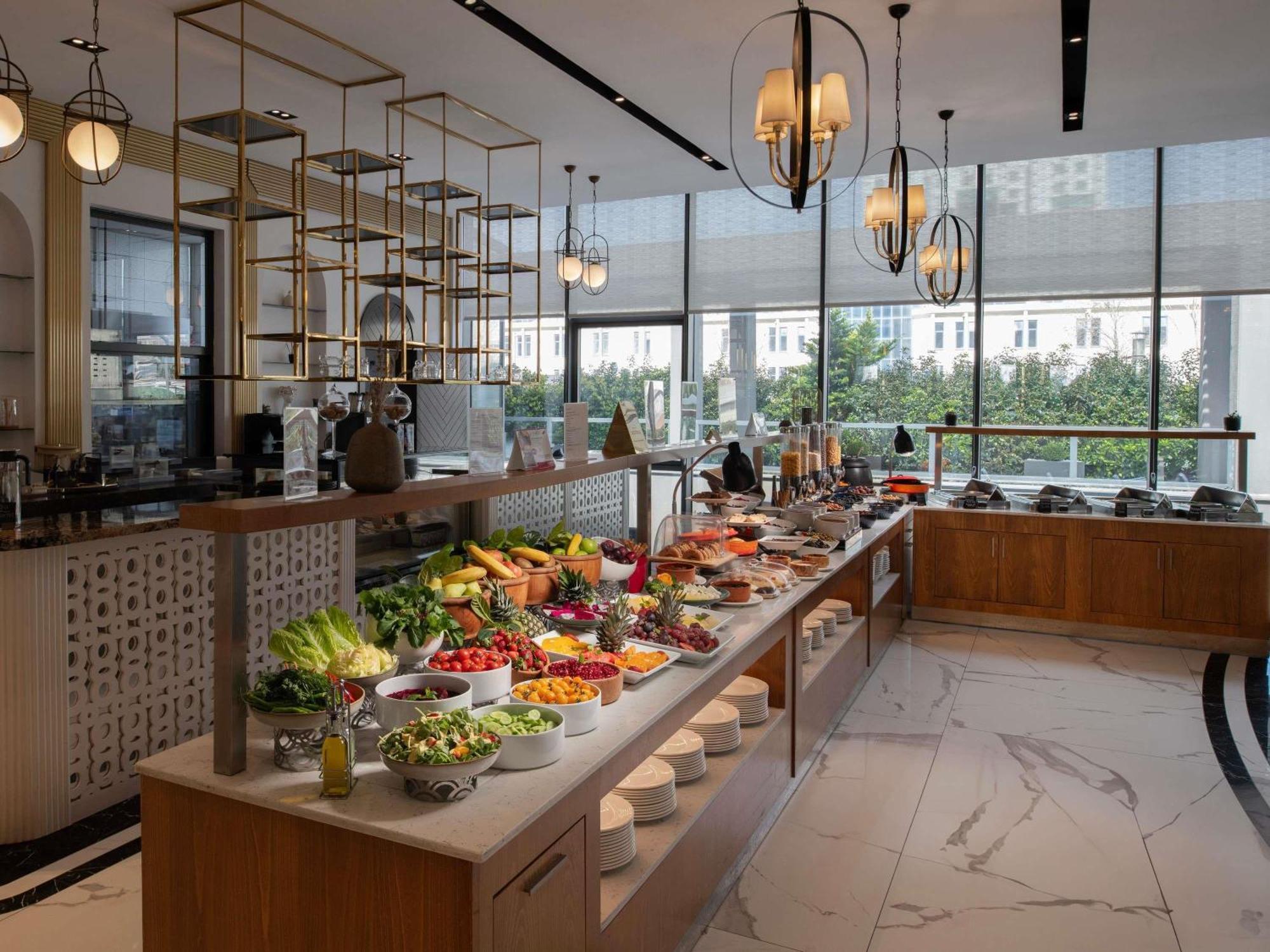 Otel Movenpick Living İstanbul