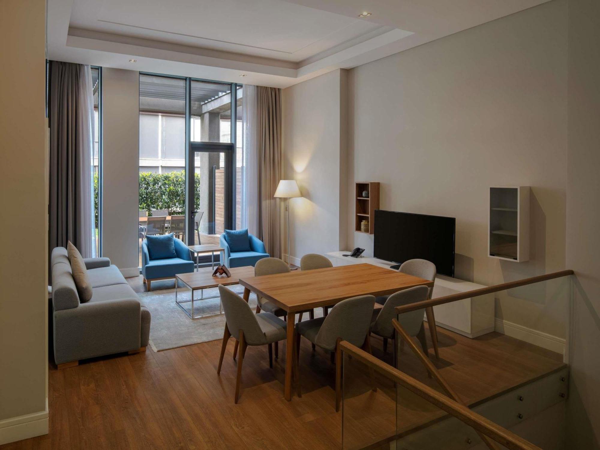 Movenpick Living 5*