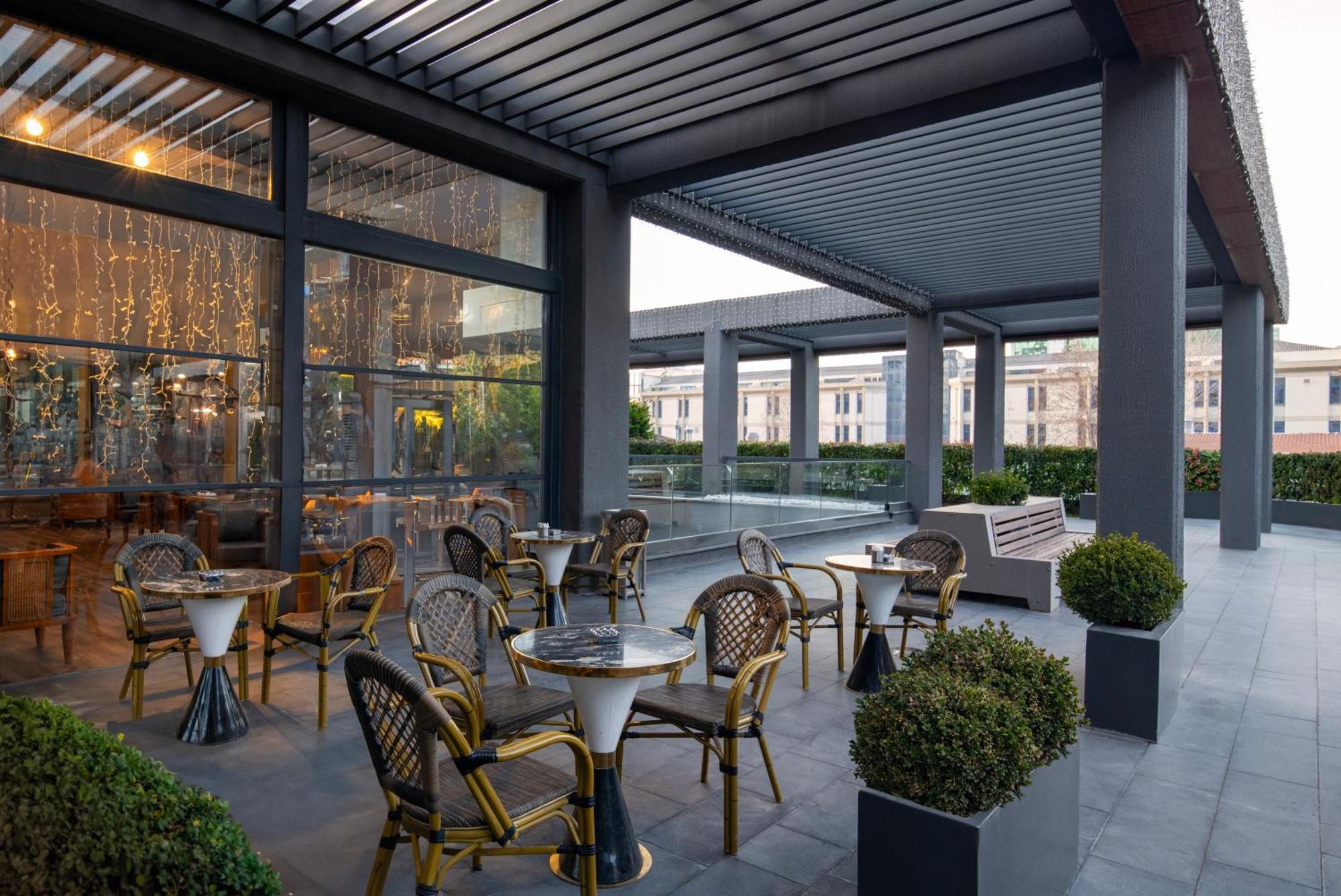 Hotel Movenpick Living West Istanboel